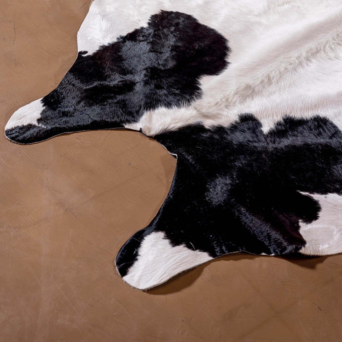Black & White Cowhide Rug – 6' x 7.2'