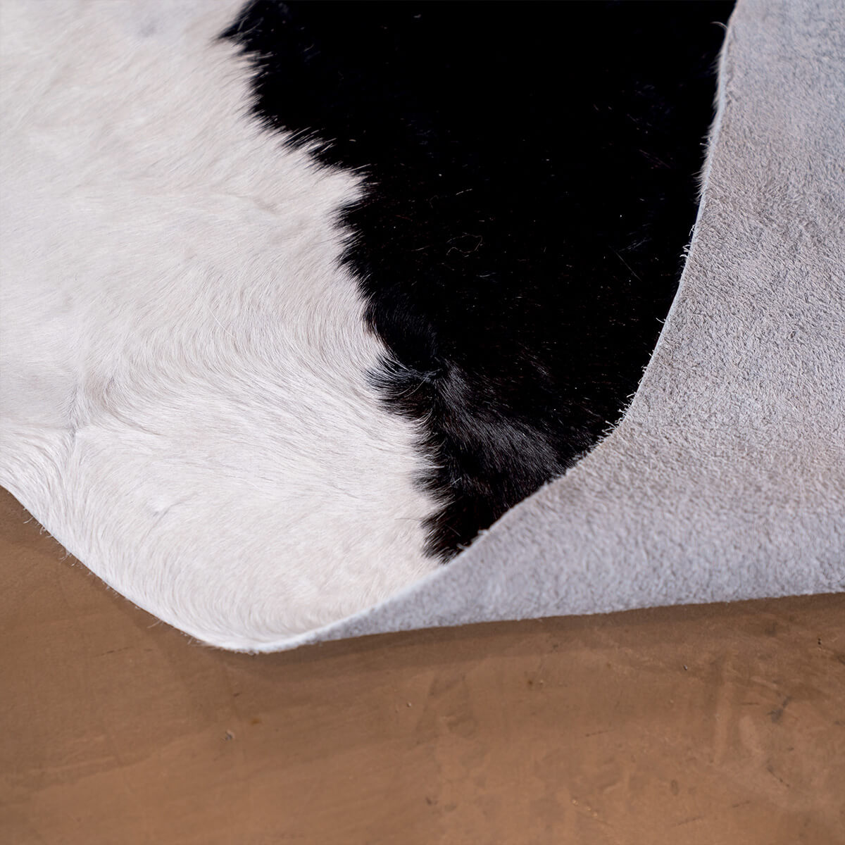 Black & White Cowhide Rug – 6' x 7.2'