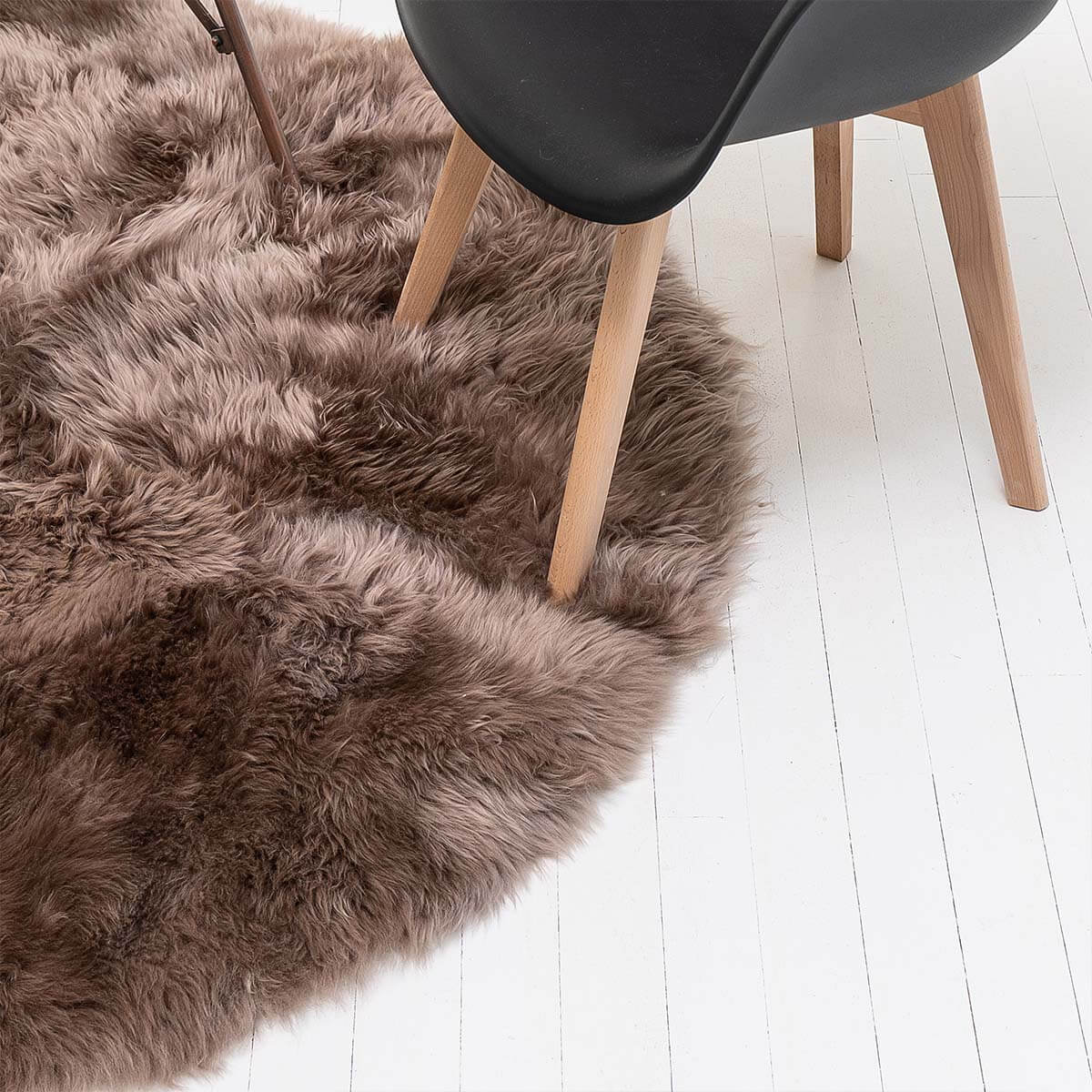 Long Hair Sheepskin Rug With Backing 55″ Ø