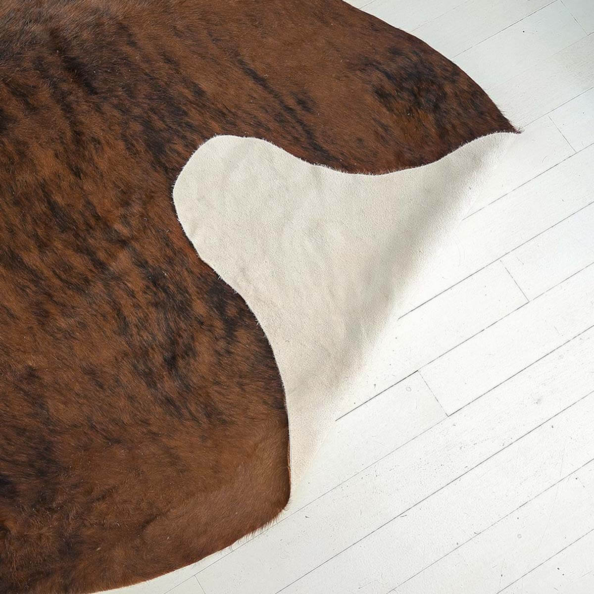 Medium Brindle Cowhide Rug – 7´ x 7´