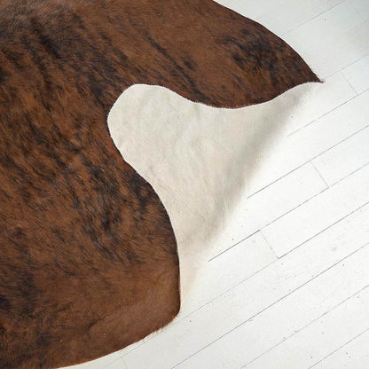 Middle Brindle Cowhide Rug – 5.9´ x 6.5´