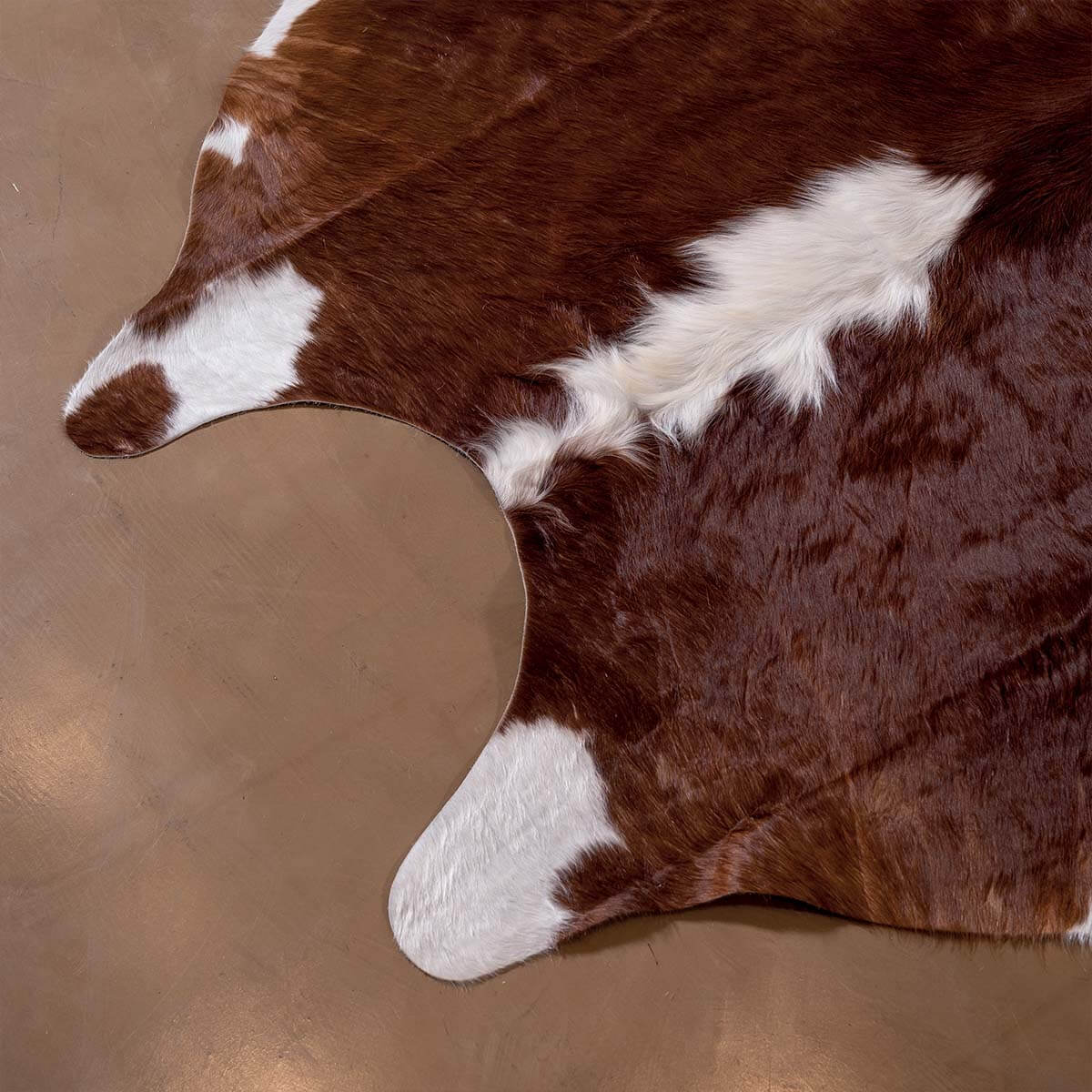 Brown & White Cowhide Rug – 5' x 5'
